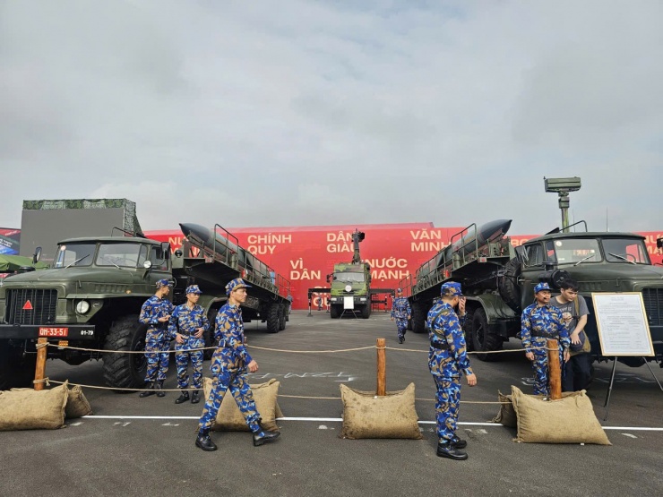 tên lửa